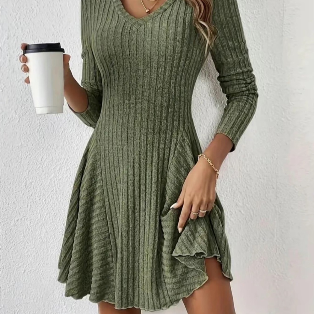 Elegant Green Ribbed Knit Dress